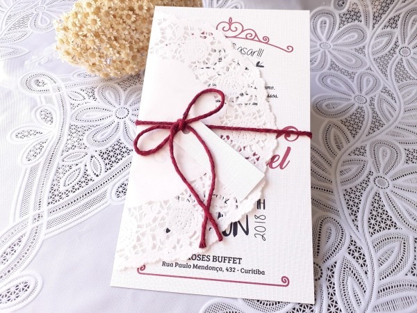 Convite rústico, casamento, papel toalha rendado no elo7 Convite rústico, casamento, papel toalha rendado no elo7