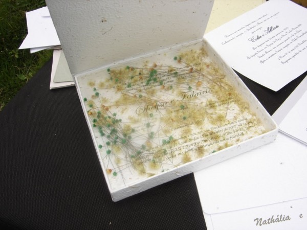 Convites de casamento em papel reciclado e papel semente Convites de casamento em papel reciclado e papel semente