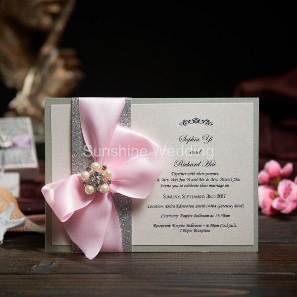 RÃºstico cartÃ£o convites de casamento com laÃ§o de fita e fivela de