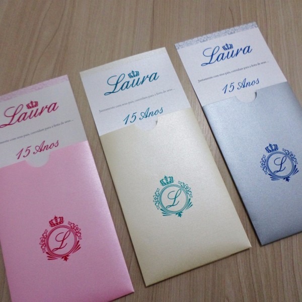 Convite 15 anos personalizado dourado (25 und) luva 11x16cm