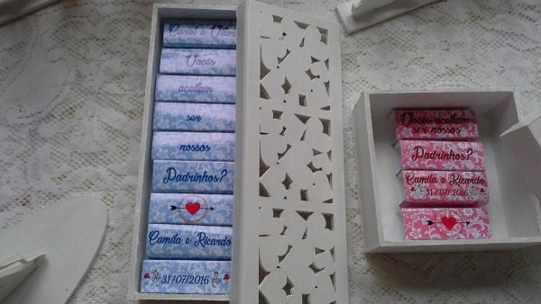 Caixinhas para padrinhos com rótulos de bis,doces ,pão de mel Caixinhas para padrinhos com rótulos de bis,doces ,pão de mel