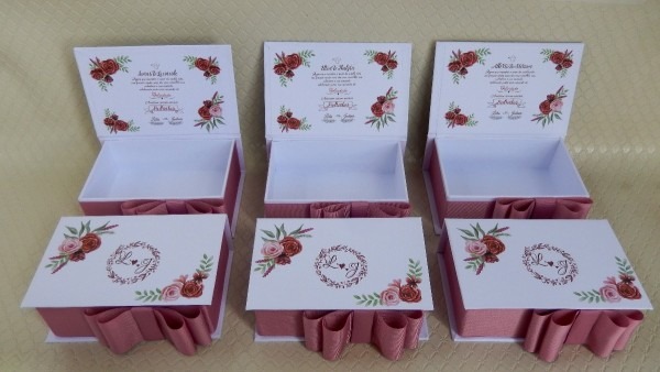 Caixa cartonada convite padrinhos e madrinhas