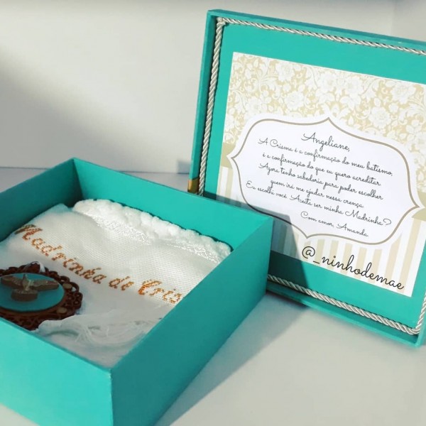Caixa convite para madrinha de crisma Caixa convite para madrinha de crisma