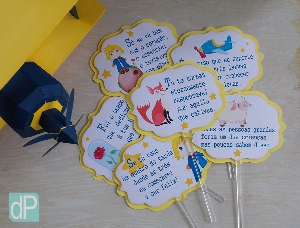 Plaquinhas com várias camadas de pale contendo lindas frases do Plaquinhas com várias camadas de pale contendo lindas frases do