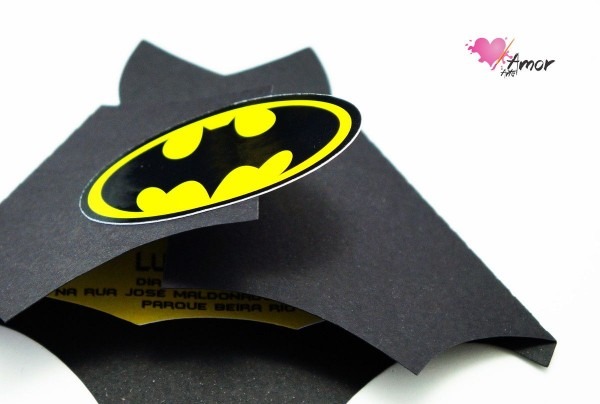 Convite infantil modelo morcego do batman convite feito em papel Convite infantil modelo morcego do batman convite feito em papel