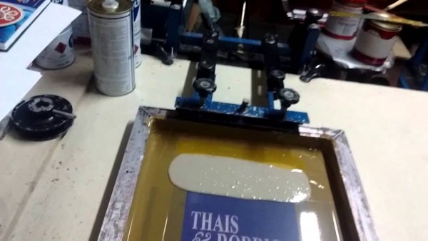 Como imprimir convite de casamento em relevo com tinta epóxi Como imprimir convite de casamento em relevo com tinta epóxi