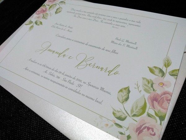 Convite casamento floral com envelope perolado aspen branco no